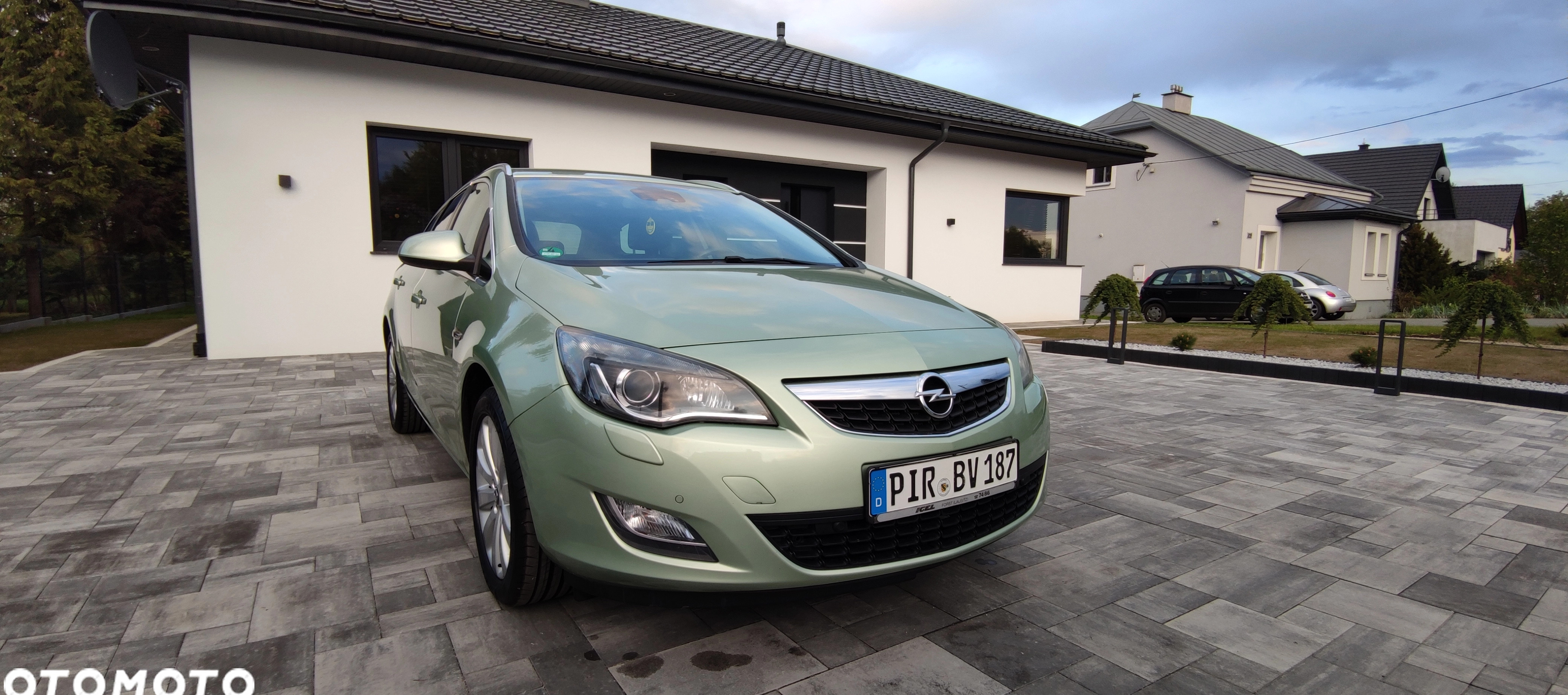 Opel Astra cena 26900 przebieg: 188000, rok produkcji 2011 z Przemyśl małe 191